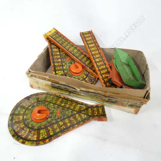 OLD METTOY TIN PLATE TRAIN TRACKS & 1 HORNBY ROLLING STOCK (SOME RUST)